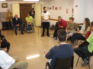 Afectados por Parkinson en la Asociación Parkinson Elche con Cristina Martínez