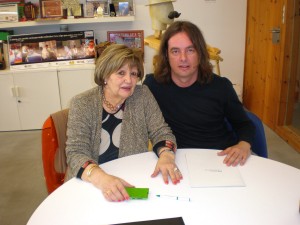 Sergio Ros, presidente de la Fundación Pascual Ros Aguilar con la presidenta de la Asociación Parkinson ELche