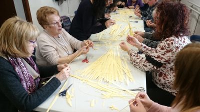 Taller-de-palma-blanca-en-la-Asociación-Parkinson-Elche