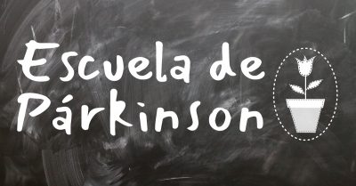 Fotografía de una pizarra con logotipo de la escuela de párkinson en elche.