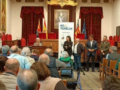 Lectura del Manifiesto en el día mundial del párkinson en el Ayuntamiento de Elche - 2025