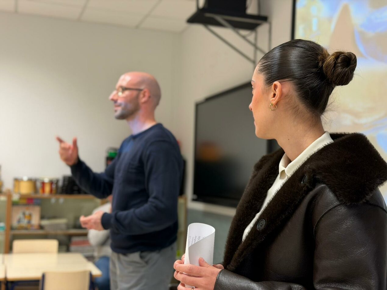 Actividad educativa sobre párkinson con alumnado del CEIP Clara Campoamor en la Semana de la Discapacidad Elche