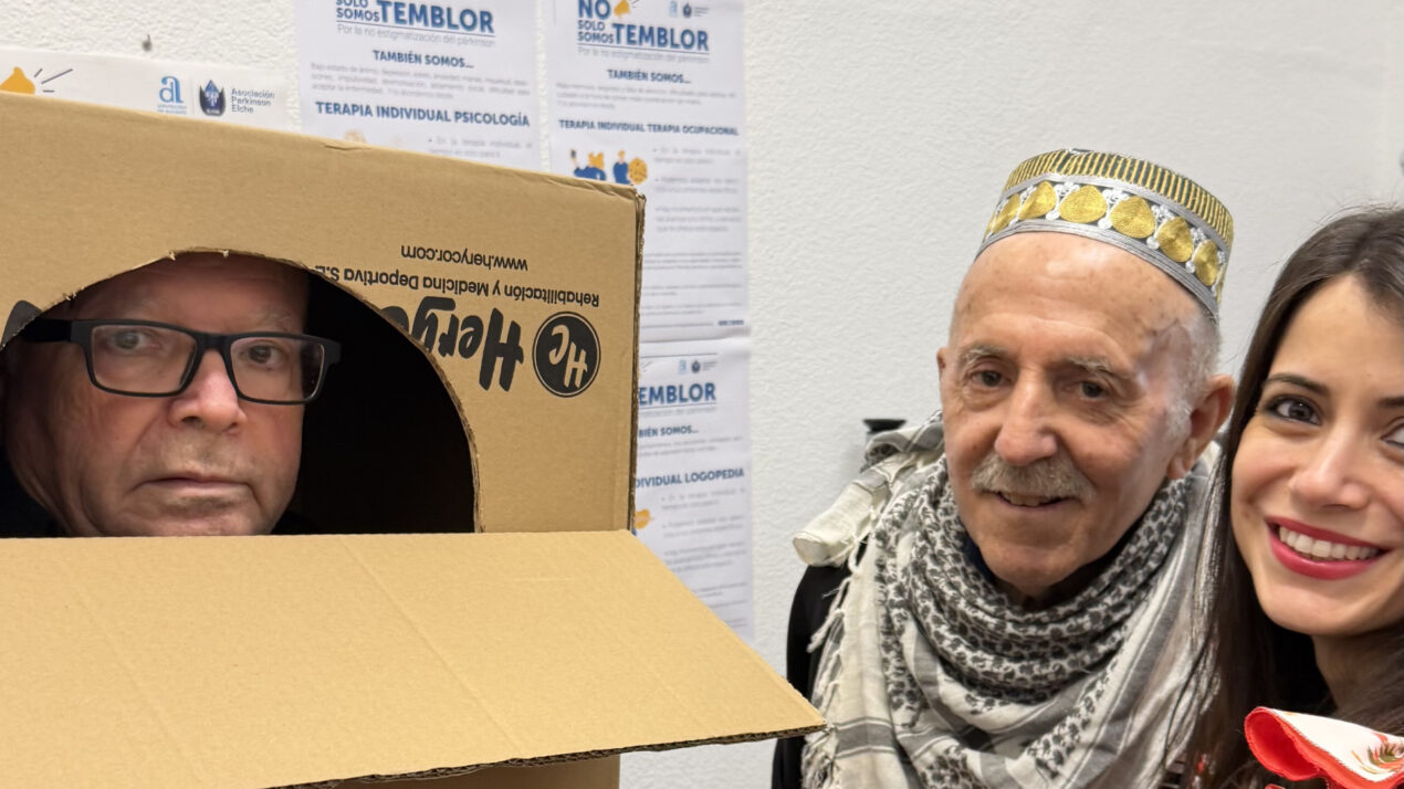 Carnaval en la Asociaci贸n Parkinson Elche: una experiencia de ocio terap茅utico