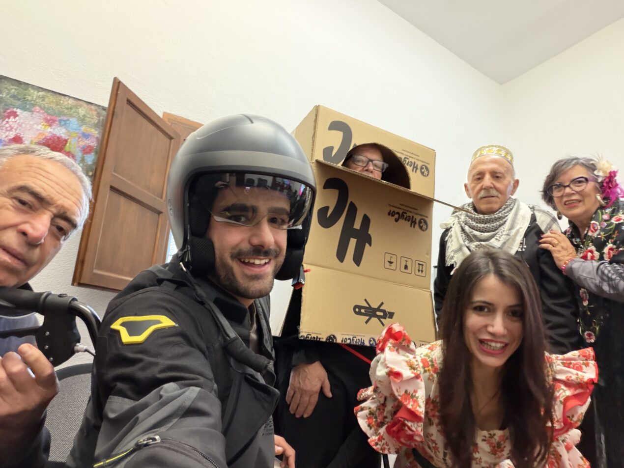 Carnaval en la Asociaci贸n Parkinson Elche: una experiencia de ocio terap茅utico