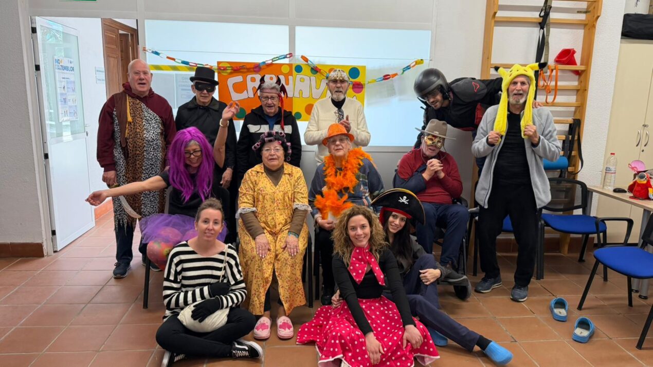 Carnaval en la Asociaci贸n Parkinson Elche: una experiencia de ocio terap茅utico