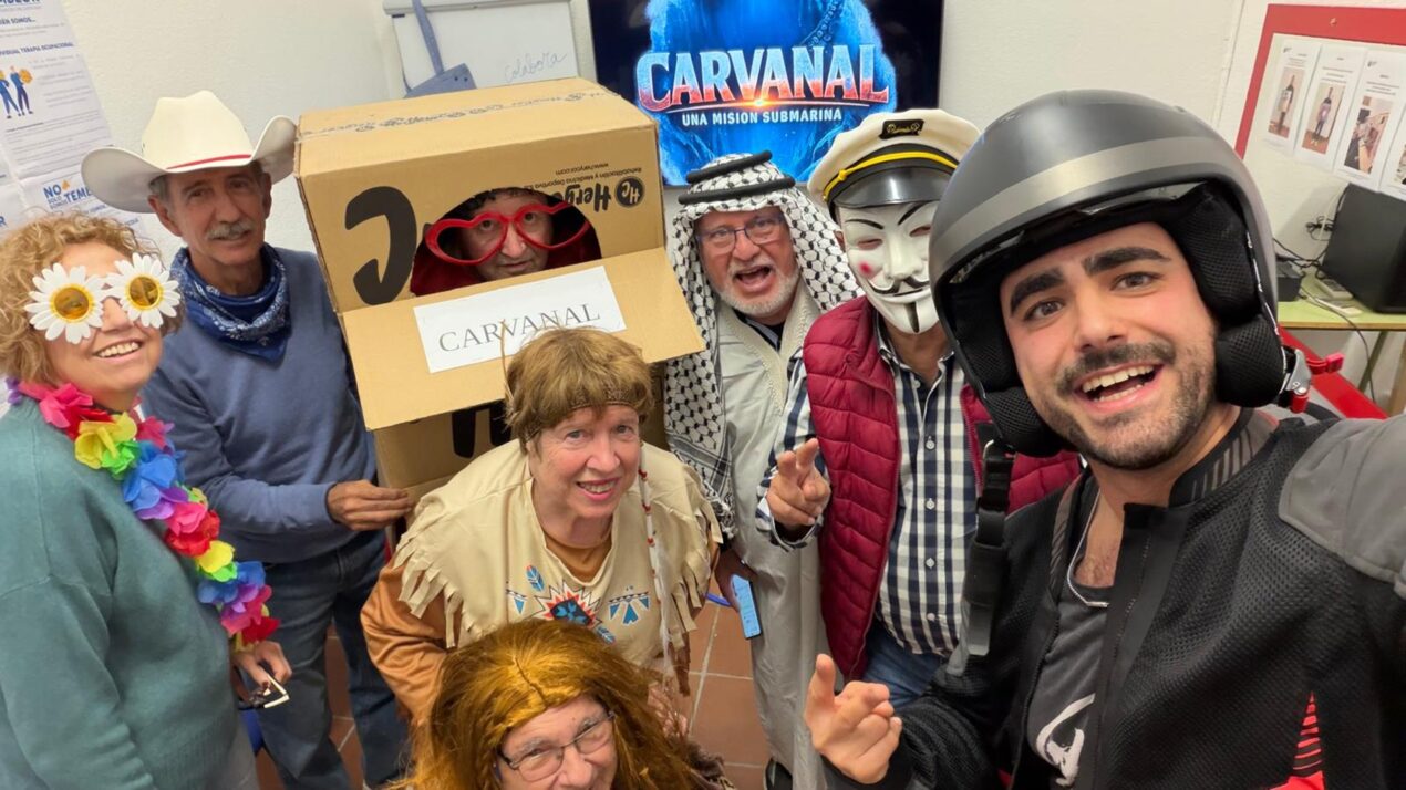 Carnaval en la Asociaci贸n Parkinson Elche: una experiencia de ocio terap茅utico