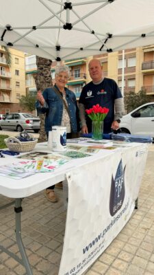 Voluntarios en el Día mundial de Parkinson colaborando en las Mesas Informativas en los diferentes emplazamientos en la Ciudad de Elche