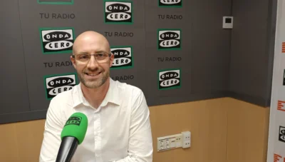 Víctor Márquez psicólogo de la Asociación Parkinson Elche en la entrevista en Onda Cero con motivo del día Mundial del Párkinson 2026