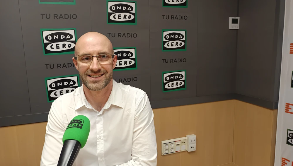 Víctor Márquez psicólogo de la Asociación Parkinson Elche en la entrevista en Onda Cero con motivo del día Mundial del Párkinson 2026