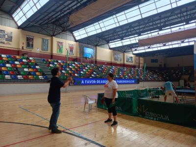 Imágenes del primer torneo solidario de tenis de mesa organizado por Parkinsometros a beneficio de la Asociación Parkinson Elche