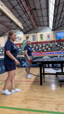 Imágenes del primer torneo solidario de tenis de mesa organizado por Parkinsometros a beneficio de la Asociación Parkinson Elche