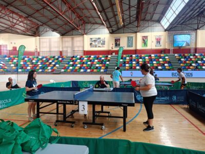 Imágenes del primer torneo solidario de tenis de mesa organizado por Parkinsometros a beneficio de la Asociación Parkinson Elche