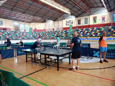 Imágenes del primer torneo solidario de tenis de mesa organizado por Parkinsometros a beneficio de la Asociación Parkinson Elche