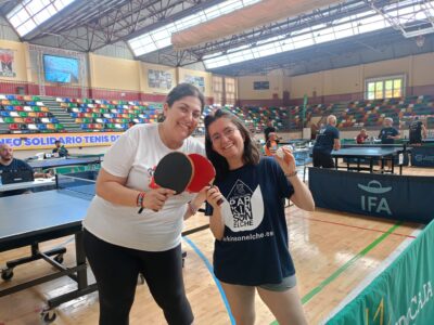 Imágenes del primer torneo solidario de tenis de mesa organizado por Parkinsometros a beneficio de la Asociación Parkinson Elche