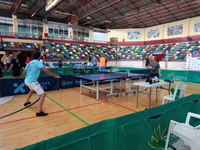 Imágenes del primer torneo solidario de tenis de mesa organizado por Parkinsometros a beneficio de la Asociación Parkinson Elche