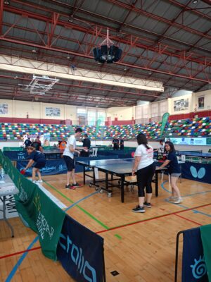 Imágenes del primer torneo solidario de tenis de mesa organizado por Parkinsometros a beneficio de la Asociación Parkinson Elche