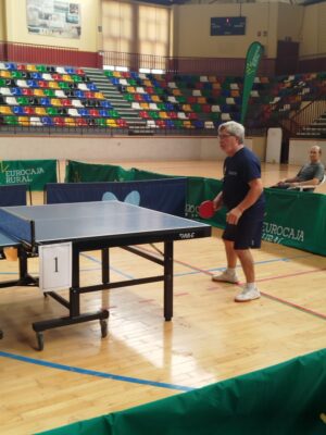 Imágenes del primer torneo solidario de tenis de mesa organizado por Parkinsometros a beneficio de la Asociación Parkinson Elche
