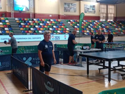 Imágenes del primer torneo solidario de tenis de mesa organizado por Parkinsometros a beneficio de la Asociación Parkinson Elche
