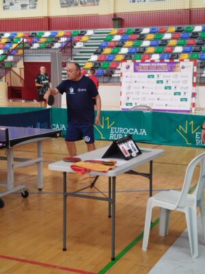 Imágenes del primer torneo solidario de tenis de mesa organizado por Parkinsometros a beneficio de la Asociación Parkinson Elche
