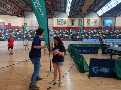 Imágenes del primer torneo solidario de tenis de mesa organizado por Parkinsometros a beneficio de la Asociación Parkinson Elche