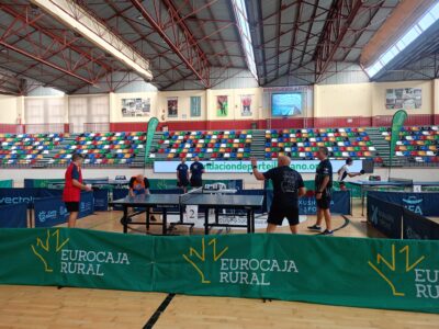 Imágenes del primer torneo solidario de tenis de mesa organizado por Parkinsometros a beneficio de la Asociación Parkinson Elche