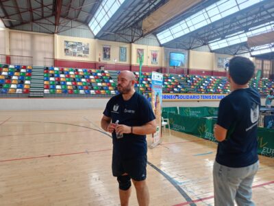 Imágenes del primer torneo solidario de tenis de mesa organizado por Parkinsometros a beneficio de la Asociación Parkinson Elche