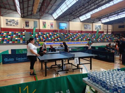 Imágenes del primer torneo solidario de tenis de mesa organizado por Parkinsometros a beneficio de la Asociación Parkinson Elche