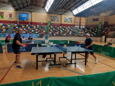 Imágenes del primer torneo solidario de tenis de mesa organizado por Parkinsometros a beneficio de la Asociación Parkinson Elche