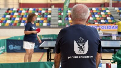 Imágenes del primer torneo solidario de tenis de mesa organizado por Parkinsometros a beneficio de la Asociación Parkinson Elche