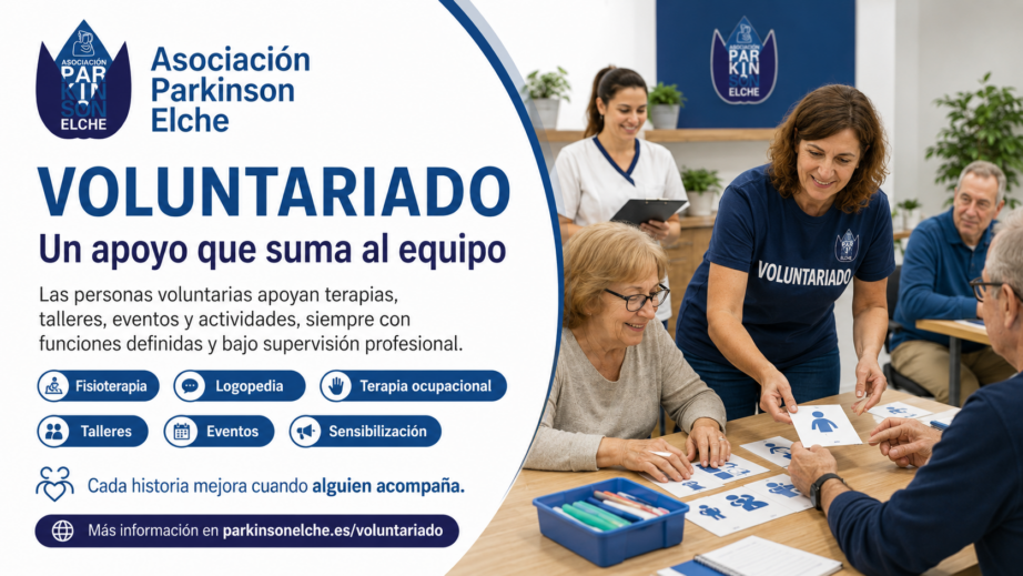 Persona voluntaria apoyando una actividad grupal supervisada por profesionales de Parkinson Elche