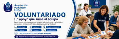 Persona voluntaria apoyando una actividad grupal supervisada por profesionales de Parkinson Elche